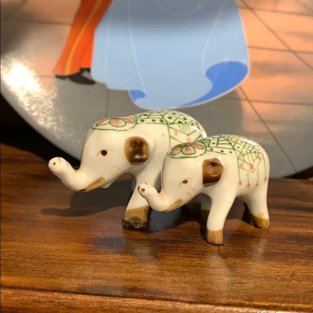 Beautiful little porcelain elephants